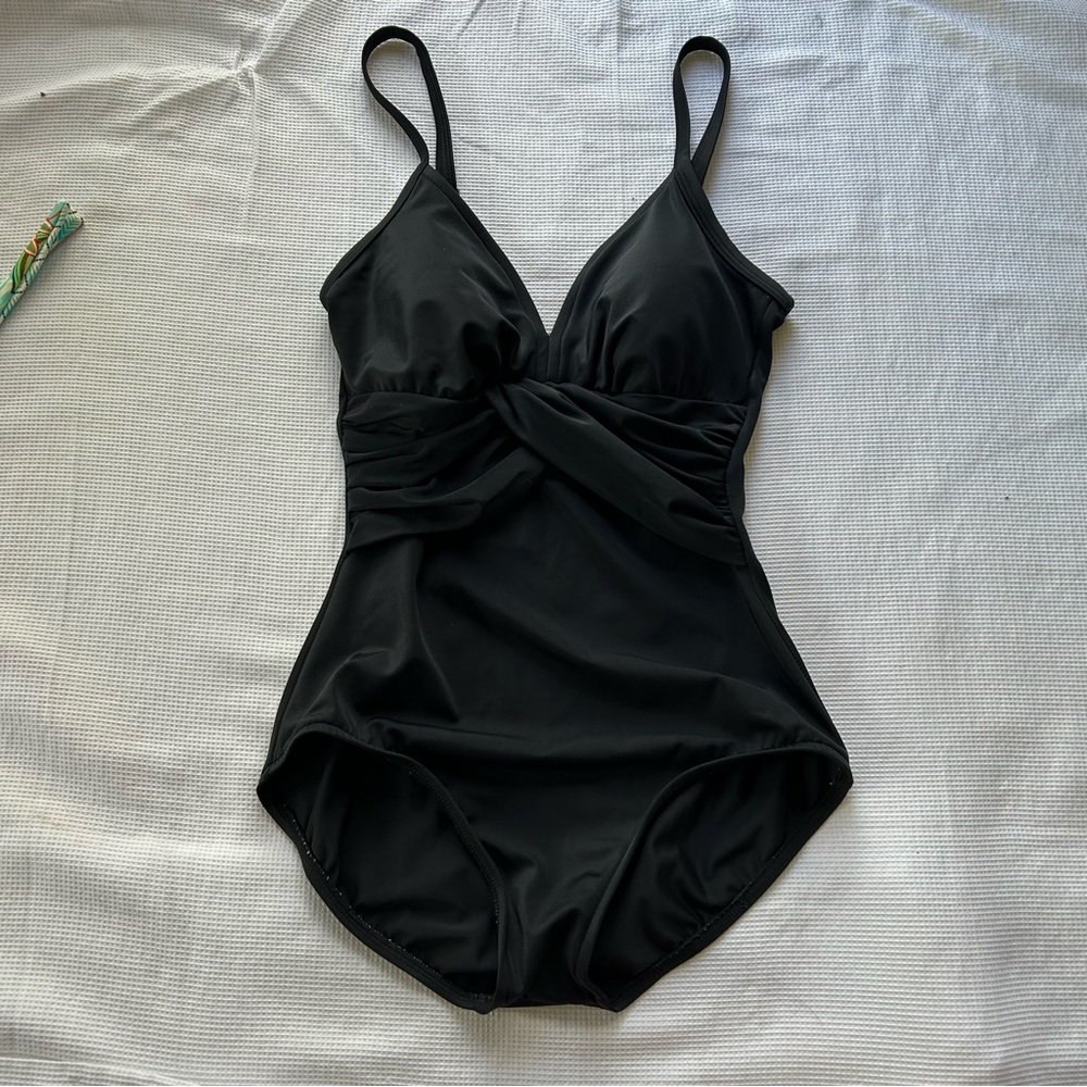 Jantzen Black Twist-Front One-Piece Swimsuit with V-Neck